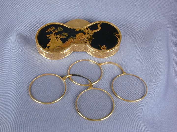 Louis XV gold mounted Japanese lacquer double spectacle case, containing two lorgnettes
